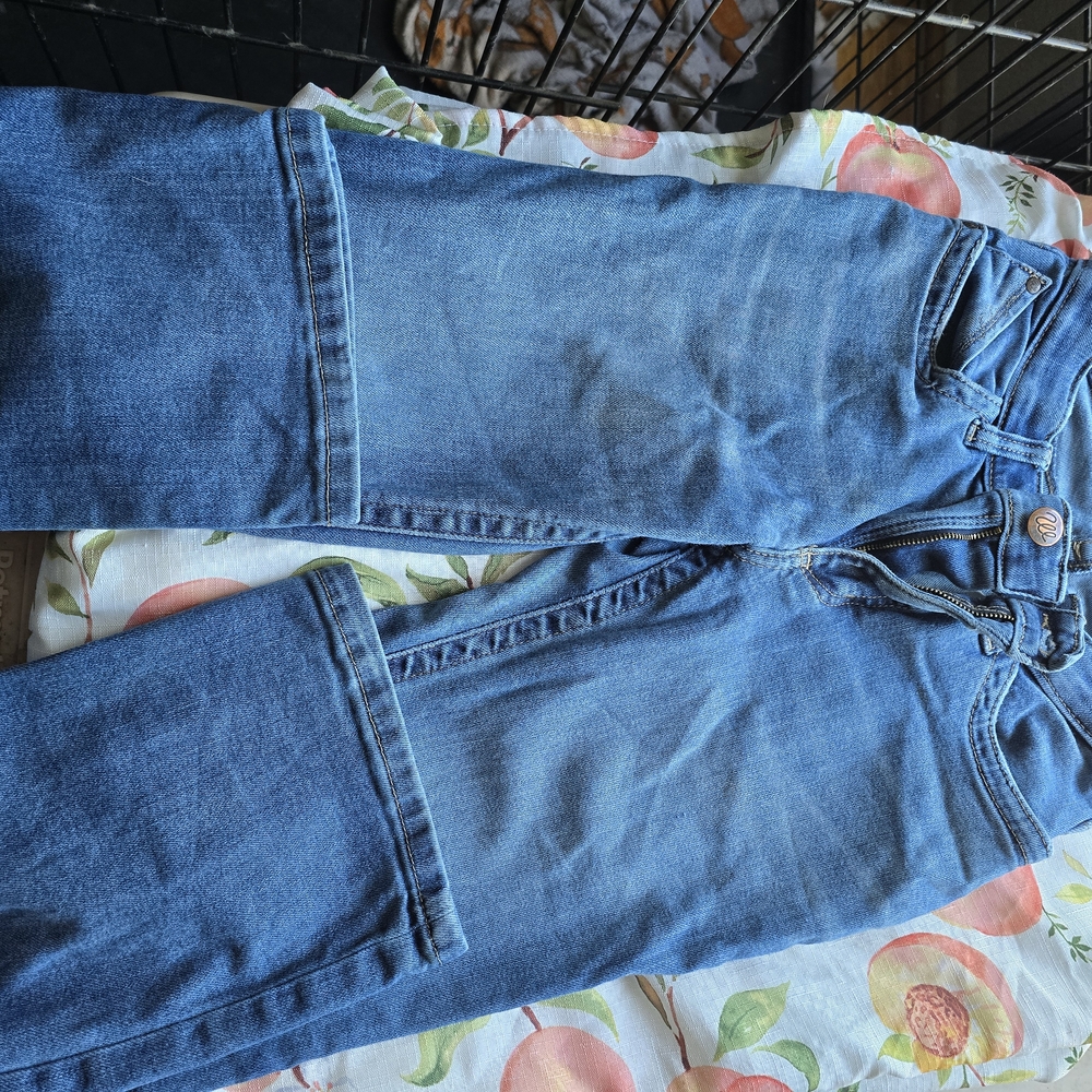 Medium Blue Womens Wrangler Riding Jeans.